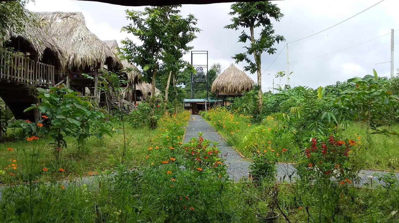 Sunny Field Eco Stilt House Villa กั๊ตเตียน ภายนอก รูปภาพ