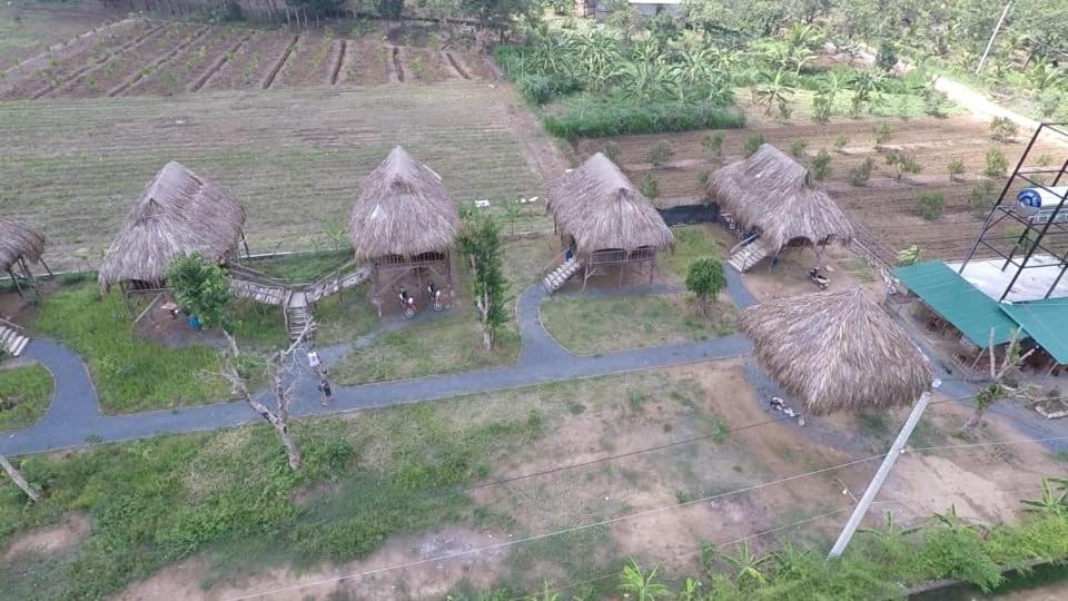Sunny Field Eco Stilt House Villa กั๊ตเตียน ภายนอก รูปภาพ