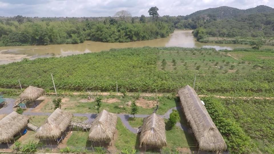 Sunny Field Eco Stilt House Villa กั๊ตเตียน ภายนอก รูปภาพ