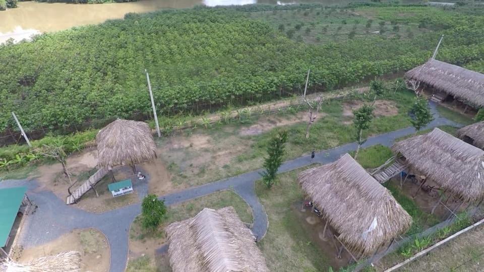 Sunny Field Eco Stilt House Villa กั๊ตเตียน ภายนอก รูปภาพ